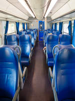   Innenraum des Nahverkehrs-Personenwagens 50 83 21-86 438-3 I-TN der Trenord (Tn) der Gattung nB am 04.08.2019 in Domodossola.