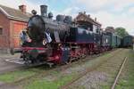 ENERGIE 507 steht am 23 September 2023 während das 50.Jahresjubiläum der CFV3V mit ein Dampfpendelzug nach Mariembourg  in Treignes und geniesst die Sonne.