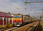 - Herrliche winterliche Farben - Die RB 3635 Diekirch - Luxembourg, bestehend aus den beiden Triebzgen Z 2019 und Z 2001, erreicht am 11.12.2018 den Bahnhof von Mersch. (Hans)