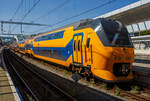 Der sechsteilige NS VIRM Regiorunner (VIRM-VI) 8608 der Nederlandse Spoorwegen N.V. (Niederländische Eisenbahn AG), ex DD-IRM IV NS 8408, am 29 April 2025 im Bahnhof Arnhem Centraal (Arnheim Hbf), als IC 3232 nach Rotterdam Centraal, zur Abfahrt bereit. VIRM steht für Verlengd InterRegio Materieel (verlängerte IRM). 

In den 1980er Jahren plante die NS eine radikale Vereinfachung des Personenverkehrs-Angebots: Die bestehenden Zuggattungen sollten zu drei Gattungen, nämlich Regionalzug (stoptrein), Interregio und Intercity zusammengeführt werden. Für den Interregio sollte das erforderliche Rollmaterial neu entwickelt werden. Das Resultat war die Baureihe DD-IRM. Nach einer weiteren Vereinfachung, bei welcher die Gattung Interregio im Intercity aufging, wurde der DD-IRM zum typischen niederländischen Intercity-Zug.

1994 begann die Auslieferung der neuen IRM-Züge. Hersteller waren die Waggonfabrik Talbot in Aachen (1995 von Bombardier Transportation aufgekauft) 34 dreiteilige und 47 vierteilige Züge wurden gebaut. Weil Talbot nicht genügend Kapazität hatte wurde die Fertigung von 47 Wagen Typ ABv5 bei De Dietrich Ferroviaire aus Reichshoffen (Elsass) ausgelagert. Die Drehgestelle wurden von Schweizerische Industrie-Gesellschaft (SIG) in Neuhausen am Rheinfall (CH) und Stork RMO (NL) geliefert.

Weil die Transportkapazitäten insbesondere der dreiteiligen Züge bald nicht mehr ausreichten, entstand die erste Serie (VIRM-1) durch die Erweiterung des DD-IRM, der interregionalen Doppelstockausrüstung ( Regiorunner“). Umbauprogramm startete 2002 alle Dreiteiler bekamen einen zweiten Zwischenwagen verpasst und so zu vierteiligen Zügen verlängert, die bisherigen Vierteiler wurden mit zwei Zwischenwagen (davon einem angetriebenen) zu Sechsteiligen Zügen gestreckt. Bombardier fertigte die Aufbauten in seinem Görlitzer Werk die Drehgestelle im Werk Siegen, die Umbauten fanden im ehemaligen Talbot Werk in Aachen statt. Die so umgebauten Züge hießen ab nun Verlengd InterRegioMaterieel (verlängerte IRM): VIRM-IV als Vierteiler, VIRM-VI als Sechsteiler.

Zu den Umbauten wurden auch weitere „neue“ komplette vier- und sechsteilige VIRM-Triebzüge gebaut. Die NS hat so nun insgesamt 178 elektrische Doppelstock-Triebzüge VIRM, davon 98 des vierteiligen Zugtyps (VIRM-IV) und 80 des sechsteiligen Zugtyps (VIRM-VI). 

TECHNISCHE DATEN der VIRM-VI (Sechsteiler der Series 8600/8700)
Hersteller (mechanischer Teil): Bombardier Transportation, ex Talbot, Aachen Hersteller (elektrische Ausrüstung): Holec, heute Eaton Industries GmbH
Baujahre: 1994 bis 1496 (als vierteilige ET)
Umbau (Verlängerung) in sechsteilig: 2002 bis 2005 (dieser 2003)
Spurweite: 1.435 mm (Normalspur)
Achsformel: 2'Bo' + 2'2' + 2'Bo' + 2'2' + 2'2' + Bo'2'
Konfiguration (Serie 8600): mBvk1 – ABv5 – mBv7 – ABv6 – ABv4 – mBvk2
Länge über Puffer: 162.060 mm
Länge der Endwagen: 27.290 mm
Länge der Mittelwagen: 26.500 mm
Drehzapfenabstände: 20.000 mm
Breite: 3.020 mm
Höhe: 4.670 mm
Achsabstand in den Triebdrehgestellen: 2.750 mm
Achsabstand in den Laufdrehgestellen: 2.500 mm
Treib- und Laufraddurchmesser: 920 mm (neu) / 840 mm (abgenutzt)
Dienstgewicht: ca. 351 t
Höchstgeschwindigkeit: 160 km/h (Planmäßig 140 km/h) 
Stundenleistung: 6 × 402 kW = 2.412 kW
Stromsystem: 1,5 kV DC
Sitzplätze: 	1. Klasse 129–132 / 2. Klasse 438–442 / Klappsitze 26
Kupplung: Scharfenberg
