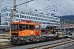 Im Bahnhof Innsbruck stand am 22.05.2019, dieser Robel (99 81 9120 567–8 A-OBB), auf einem Kopfgleis am Bahnsteig abgestellt.