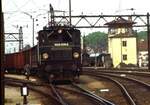 ÖBB 1045 009-6 rangiert in Attnang-Puchheim am 05.05.1988.
