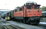ÖBB 1670.27 in Bregenz mit Regionalzug  und intensivem Arbeiten am Zug am 13.09.1981.