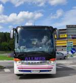 Frontansicht des SETRA 411 HD von ALLMER Busreisen / �sterreich am 30.6.2013 in Krems gesehen.
