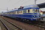 ÖGEG 5145.11 steht am 11 September 2022 in Benesov u Prahy und wird -zwischen das Museumsbetrieb von 17 Museumsfahrzeuge durch- ein S-Bahndienst nach Vlasim versichern. 