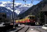 MBS ET 10.106 (ex ÖBB Gepäcktriebwagen 4060) mit kompletten Schülerzug in Schruns im April 1989. 