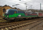 Die an die TX Logistik AG (Bad Honnef) vermietete Siemens Vectron AC 193 266 „We love to Connect“ (91 80 6193 266-4 D-ELOC) der European Locomotive Leasing (ELL), fährt am 30.01.2023