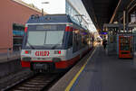 Der LILO 22 163 (A-StH 94 81 4822 163-3) ein elektrischer Zweisystem-Triebwagen vom Typ GTW 2/6 der Linzer Lokalbahn AG betrieben durch die Stern & Hafferl Verkehrsgesellschaft m.b.H. hat am 04 April 2025, von Neumarkt-Kallhamden kommend, den Hauptbahnhof Linz/Donau (A) erreicht. Interessant ist die Tatsache das die dreiteiligen Triebwagen in Österreich als eine Einheit gewertet werden, und nicht wie z.B. in Deutschland drei unterschiedliche NVR-Nummern besitzen. 

Die Stern & Hafferl besitzt für die LILO - Linzer Lokalbahn 14 dieser elektrischen Zweisystem GTW´s, die 1. Serie von 8 Stück wurde 2000 (ET 22 151 bis 158), die 2. Serie von 6 Stück wurde 2005 (ET 22 159 bis 164) gebaut. Diese Züge wurden von dem Konsortium Bombardier und Stadler Rail gebaut. Die Stadler GTW - erste Generation der LILO entsprechen weitgehend den Zügen der ehem. MThB entsprechen. Sie verfügen jedoch über eine Zweisystemausrüstung für 750 V Gleich- und 15 kV (16,7 Hz) Wechselspannung, um die Verbindung über den Streckenabschnitt der ÖBB zum Hauptahnhof Linz zu ermöglichen. Sie sind klimatisiert, barrierefrei ausgerüstet und verfügen über 126 Sitz- und 108 Stehplätze. Die Triebwagen besitzen luftgefederte Laufdrehgestelle und automatisch schließende Türen. Zudem ist eine Vielfachsteuerung von bis zu drei Einheiten möglich. Stern & Hafferl installierte zusätzlich in jedem Triebfahrzeug Haltewunschtasten.

TECHNISCHE DATEN:
Baujahre: 2000 und 2005
Spurweite: 1.435 mm (Normalspur)
Achsfolge: 2’Bo2’
Länge über Kupplung: 38.200 mm
Breite: 3.000 mm
Achsabstand Antriebsmodul: 2.100 mm
Achsabstand in den Laufdrehgestellen: 1.900 mm
Eigengewicht: 60.000 kg
Höchstgeschwindigkeit: 120 km/h
Kurzzeitleistung: 760 kW
Dauerleistung: 520 kW
Anfahrzugkraft: 70 kN
Stromsystem: 750 V = und 15 kV, 16,7 Hz
Sitzplätze: 118
Stehplätze (4 Pers./m²): 112
Fußbodenhöhe Niederflur: 585 mm
Hochflur: 1.000 mm
Besonderheiten: Klimaanlage, WC 
Bremse: O-R-A+Mg (D

Die Linzer Lokalbahn AG ist eine Aktiengesellschaft nach österreichischem Recht. Die Anteile befinden sich zu 54,3 % im Besitz der Stadt Linz. Einen weiteren Hauptanteil von 35,3 % hält die Stern & Hafferl Verkehrs-GmbH, der auch die Betriebsführung obliegt. Ein Anteil in Höhe von 2,6 % gehört der Stadt Eferding, jeweils 1,0 % halten die Städte Leonding und Peuerbach. Die restlichen Anteile verteilen sich auf mehrere Anrainergemeinden (5,0 %) oder befinden sich in Streubesitz (1,0 %).
