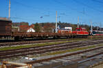 Die E-Lok E 20 006² (A-STH 91 81 1943 001-8) der der Stern & Hafferl Verkehrsgesellschaft m.b.H. (StH), ex SLB E 64, ex SAKOG E 27 001, ist am 04 April 2025, mit einem Güterzug, beim Bahnhof Vorchdorf-Eggenberg abgestellt. 

Die normalspurige Gleichstrom-E-Lok wurde 1952 von der SGP - Simmering-Graz-Pauker AG unter der Fabriknummer 52748, die elektrische Ausrüstung ist von ELIN. Sie wurde an die SAKOG (Salzach-Kohlen-Bergbau-Gesellschaft) - einem Unternehmen mit Stern&Hafferl-Beteiligung ausgeliefert. Die Lok erhielt nach dem Nummernschema der Stern&Hafferl die Bezeichnung E 27.001 (27 für SAKOG) und trug mit einer bauartgleichen Lokomotive (E 27.002) die Hauptlast des umfangreichen Güterverkehrs auf der 1951 eröffneten Lokalbahn Bürmoos - Trimmelkam.