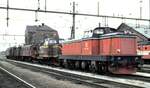 SJ T 43 Nr.257 und T 21 Nr.94 und Du2 in Hallsberg am 11.08.1985.