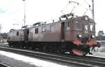 SJ Du 2 Nr.432 und eine weitere Du 2 in Hallsberg am 11.08.1985.