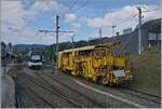 Die  Palas  21 0109 B40UM-1 der Sersa steht in Blonay.
Neben dem CEV ABeh 2/6 7507 im Hintergrund ist auch bei ehemaligen Güterschuppen der MOB Schneepflug X 12 zu sehen, welche die Blonay-Chamby Bahn beim Herbstevent   Autour de la voie ferrée / Rund um die eiserne Bahn  verwendete

20. Sept. 2024