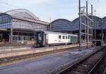 Einige Umbauwagen wurden zu Dienstwagen hergerichtet, hier 60 85 99-03 910  Wagenreinigung Instruktionswagen  in Basel SBB, 21. November 1989. Der Wagen knnte der ehemalige AB 4112 sein, aus der Umbauserie von 1958-1961, bis 1986 ausrangiert.  