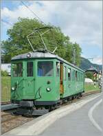 Der GFM Triebwagen Be 4/4 111 war einige Zeit der Blonay Chamby im Einsatz und kam dann zur 2012 gegründeten GFM Historique. Der Triebwagen wurde bei SWS/Alioth 1903 gebaut und als CEG CFe 4/4 11 in Betrieb genommen. 1928 wurde er nach einem ersten Umbau zum BCe 4/4 111 und 1956 nach einem zweiten Umbau 1956 zum GFM Be 4/4 111. Das Bild zeigt den Triebwagen im Einsatz bei der Blonay-Chamby Bahn beim Rangieren in Blonay. 

5. Juni 2010