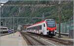 Der SBB RABe 531 001 ist auf einer Testfahrt und erreicht dabei sein Ziel Brig. Zudem ist links im Bild ein SBB RABe 503/ETR 610 zu erkennen und im Hintergrund steht ein BLS NINA. 

12. September 2024