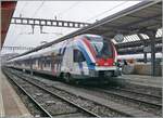 Der SBB LEX 522 219 und ein weiterer sind als RL von La Plaine an ihrem Ziel angekommen. Bisher habe ich immer erw�hnt, dass die RL5 einheitlich unter dem SNCF Stromsystem 25 000 Volt 50 Hz verkehren. Doch dieser Zug wurde kurz nach Vernier auf die vom Flughafen her kommende Strecke geleitet und f�r dann unter SBB Strom 15 000 16 2/3 Hz das restliche St�ck bis nach Gen�ve. 
Diese M�glichkeit erh�rt zumindest f�r die LEX Z�ge die Flexibilit�t der sonst in diesem Streckenabschnitt nur einspurigen Strecke-

29. April 2026