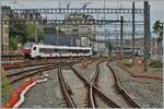 Während ein Fernverkehrs RABe 523 (Mouette) als Regionalzug nach Palézieux den Bahnhof von Lausanne verlässt, steht im Hintergrund der TGV Lyria Rame 4718, um bereitgestellt zu werden. 

2. Sept. 2024