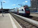 RABe 514 042 setzt sich am 31.7.13 an den bereits bereitstehenden RABe 514 032, um mit ihm gemeinsam als S16 die Fahrt nach Zrich und weiter nach Herrliberg-Feldmeilen anzutreten. Bahnhof Schaffhausen