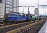 WRS/SBB/�BB: WRS 1042 041-0 (ehemals Oesterreichische Bundesbahnen) und WRS 98 85 5235 286-5 CH-WRSCH (ehemalst SBB Tm IV) in Herzogenbuchsee mit einem rum�nischen Blockg�terzug am 20.