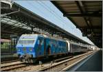 Etwas  Ostwind  in Lausanne: die SOB Re 456 143 mit einem Extrazug in Lausanne auf Gleis 2, womit sich jedoch die Einladung auf der Lok er�brigt, da das Gleis 2 Lausanne keinen Bahnsteig hat.