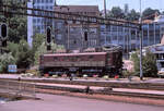 Be4/6 12332 als Denkmal aufgestellt in Baden. Interessant, dass die Pantographen (wieder) an den Fahrzeugenden montiert sind. 1.Juli 1976 
