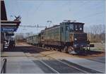 Vouvry vor einigen Jahren mit der SBB Ae 4/7 10960 mit ihrem  GmP  (ohne Güterlast) auf der Fahrt von Bouvert nach St-Maurice beim etwas längeren Halt in Vouvry.