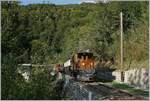 Jubil�um: 50 Jahre Blonay - Chamby Museumsbahn und f�r mich einer der sch�nsten Momente, der Besuch des RhB Bernina Krokodils Ge 4/4 182. Im Bild wurde der Zug nach dem aus Gewichtsgr�nden getrennten �berqueren der Baye de Clarens Viadukts wieder zusammen gestellt und f�hrt nun weiter nach Chaulin.

15. Sept. 2018