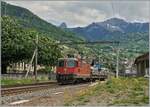 Die SBB Re 4/4 II 11195 ist mit einem Güterzug in Clarens auf dem Weg in Richtung Vevey.

14. Mai 2024