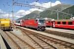 RhB Ge 4/4 III Nr.651 mit Werbung Glacier-Express in Samedan am 24.08.2009.