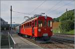 Der Bernina Bahn RhB ABe 4/4 I 35 der Blonay Chamby Bahn ist nun in Blonay mit dem mitzunehmenden Personenwagen bereit für die Leerrückfahrt nach Chaulin. 

4. Aug. 2024