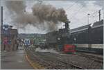 Les chemins de fer disparus - Die verschwundenen Bahnen (Zell - Todtnau 1889 1967) - Die SEG G 2x 2/2 105 der Blonay - Chamby Bahn verlässt mit ihrem Güterzug 10573 Blonay in Richtung Chamby. Da der Zug einige Minuten in Blonay stand und der von einem Tiefdruckgebiet verursachte Wind Westen kam, trübte die gute alte Dampflokromantik den Bahnhof von Blonay regelrecht ein, wie man unschwer erkenn kann.

13. September 2025