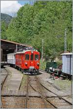 Da die Z�ge nach Chaulin Mus�e geschoben werden, konnte ich von der Platform des f�hrenden Personenwagen dieses Bild des in Chaulin stehenden RhB ABI N� 35 der Blonay Chamby Bahn aufnehmen. 

9. Mai 2026