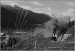 100 Jahre Brig - Gletsch  Krftig rauchend erklimmt die DFB HG 3/4 mit ihrem Jubilumszug nach Gletsch die ersten Meter der krftigen Steigung kurz nach Oberwald.