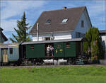 Der Museumszug mit Seetalkrokodil De 6/6 15301 mit BLS A 801 und SBB F 16847 rollt das starke Gefälle nach Hochdorf herunter.