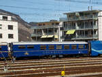 Der RhB Gourmino Speisewagen WR 3811, ex RhB Dr4ü 3811, ex Mitropa Dr4ü 11, am 22.03.2023 beim Bahnhof Chur abgestellt.