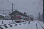 Statt dass sich ein zarter Frühling im Land ausbreitet, schlug noch einmal der Winter zu, als der Be 125 013 (ex CEV Be 2/6 7004  Montreux) Innterkichen in Richtung Meiringen verliess.