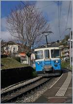 Der MOB ABDe 8/8 4004 FRIBOURG beim Halt in Vuarennes.