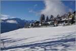 Ein MOB Regionalzug von Montreux nach Zweisimmen erreicht in Kürze das winterliche Les Avants. 

3. Jan. 2025