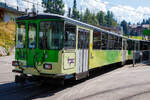 TPC 125 Jahre BVB! (Les TPC célèbrent les 125 ans du BVB!):
Der vierachsige Steuerwagen (2. Klasse) tpc BVB Bt 64, eingereiht in einem Pendelzug mit dem Triebwagen tpc BVB BDeh 4/4 82 „Ollon“, am 10 September 2023 im Bahnhof Villars-sur-Ollon. Der Zug fährt gerade von der Abstellgruppe auf das Gleis 3.

Der Wagen wurde 1976 als Steuerwagen Bt 64 zu den BVB Triebwagen BDeh 4/4 81 und 82 (von SWP/SLM/SAAS) von SWP (Schindler Waggon AG) in Pratteln gebaut, die Elektrik ist von SAAS (Société Anonyme des Ateliers de Sécheron in Genf, später ABB).
