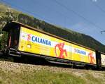 RhB Schiebewandwagen der Calanda Brauerei Haikqq-y 5161 im Bevertal am 19.08.2009.