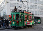 BVB: Mit der Weihnachtsstrassenbahn  Mrlitram  Basel unterwegs am 17.