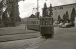 Die ehemalige Tramlinie 1 in Bern, Endstation Brückfeld: Motorwagen 172 (von 1944) mit Zweiachsanhänger 224 (von 1935).