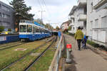 Der Schwamendinger Tunnel: Tramzug 2115+2422 fährt in den Schwamendinger Tunnel ein.