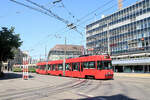 Scheinbar ein normales Bild des Wagens 735 am Bahnhof.