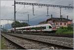 Ein R3 von St-Maurice nach Vallorbe bestehend aus den RABe 523 075 und RABe 523 208 erreicht den Bahnhof von Aigle. 

3. August 2024