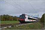 Der Palézieux von der  Hauptstrecke  Lausanne - Bern abgezweigte SBB Domino ist auf dem Weg ins Broyetal und erreicht den Halt Palézieux Village.