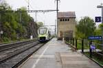 RABe 528 110 trifft am verregneten 07.05.2024 im Bahnhof Ausserberg ein