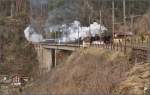 01 202 und 01 1066 auf der Chrstelenbachbrcke bei ihrer Gotthardabschiedsfahrt.