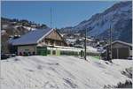 Der ASD Regionalzug 428 aht sein Ziel Les Diablerets erreicht und versteckt sich hinter dem vielen Schnee.