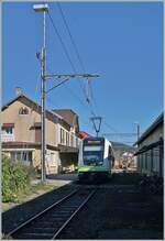 Auch die neuen transN Abe 4/8 stehen lichttechnisch zum fotografieren in Les Pont Martel recht ungeschickt. Der transN die ABe 4/8 N° 10 wendet in Les Pont-de-Martel als R 22 314 auf den R 22 315 nach La Chaux de Fonds.

28. Okt. 2024 